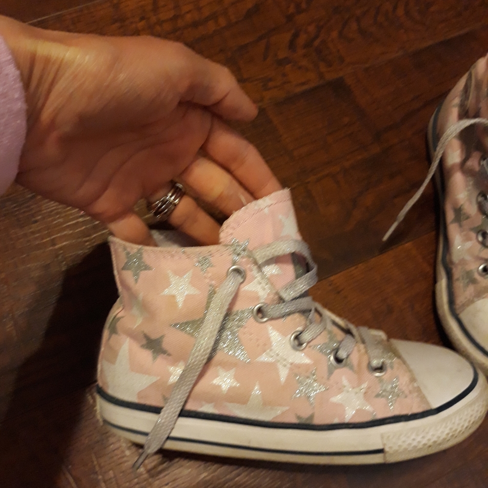 Size 10t pink converse with stars
